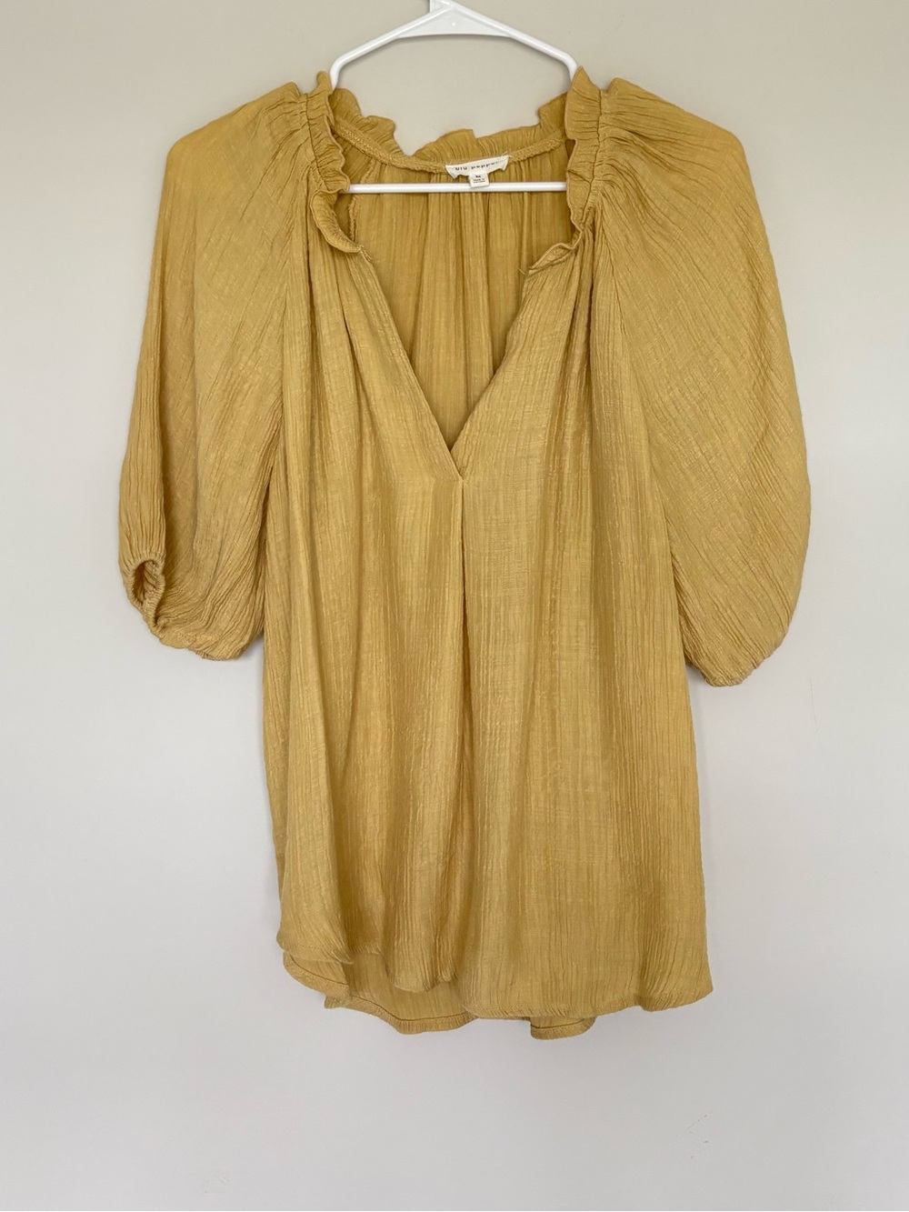 Blu Pepper Mustard Yellow Crinkle Blouse Ruffle Neck Puff Sleeve Women’s Size M